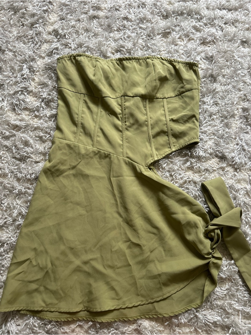 green dress